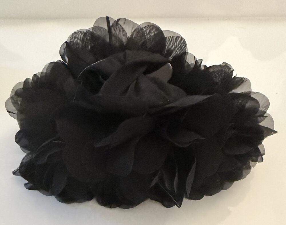 NWOT Zara Black Floral Shaped Claw Clip